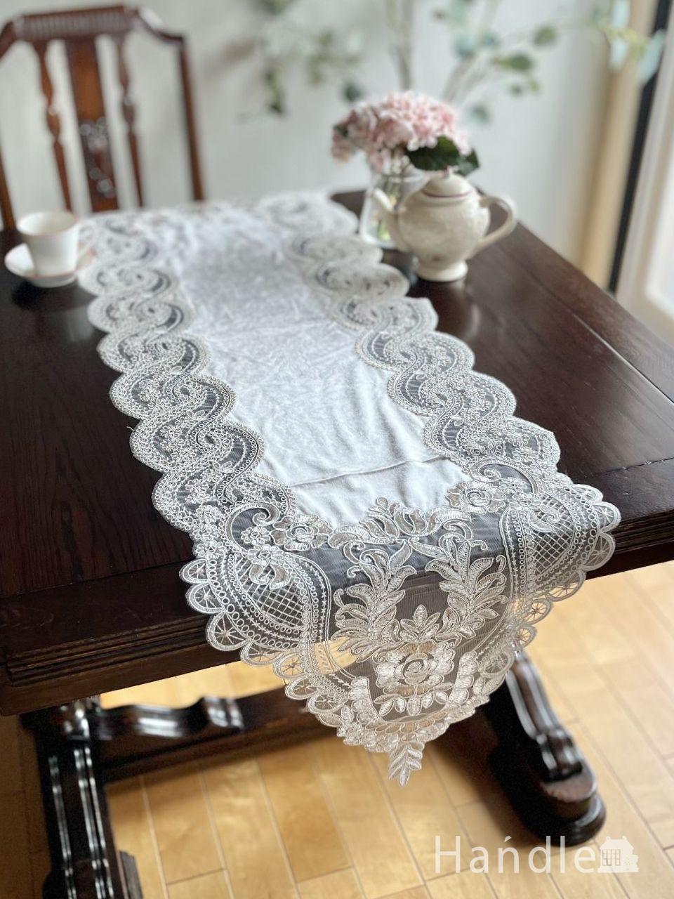 アンティーク調のおしゃれなレース、ビーズをあしらったお花の刺繍の