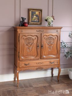 浮き彫り（レリーフ） | アンティーク家具、チャーチチェアの販売