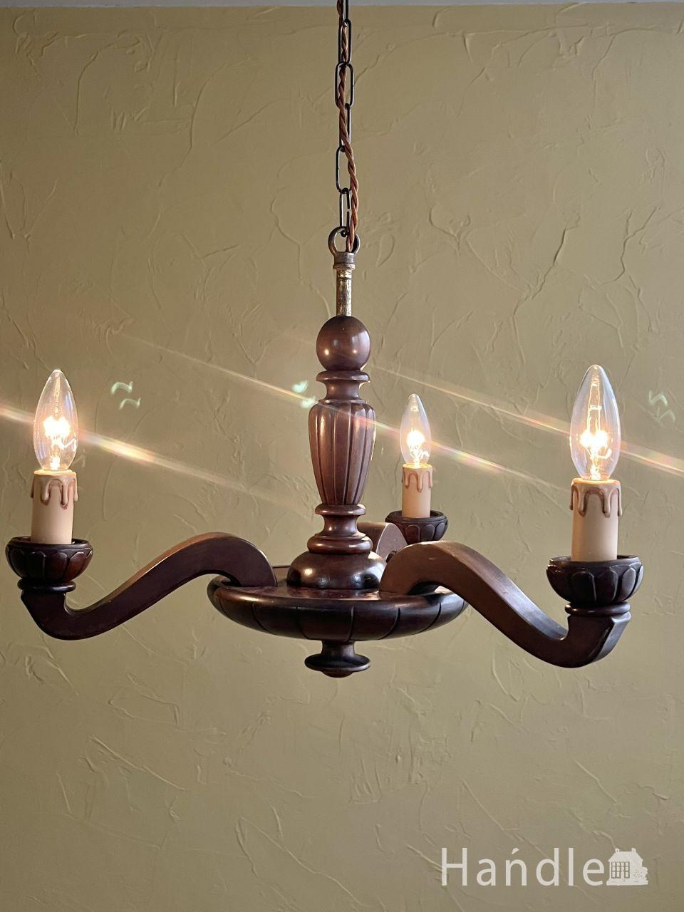 イギリスのアンティークシャンデリア、ゴージャスな真鍮製の照明器具