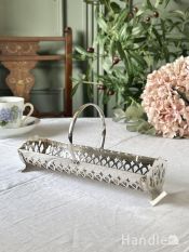 英国製シルバープレートのバスケット、透かし彫りが美しいカゴ(m-4597