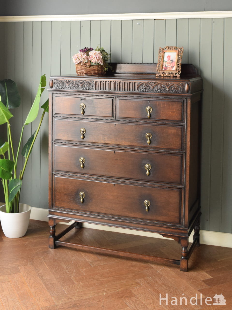 鍵が掛かる落ち着いた茶色のアンティーク英国家具のチェスト(q-1021-f