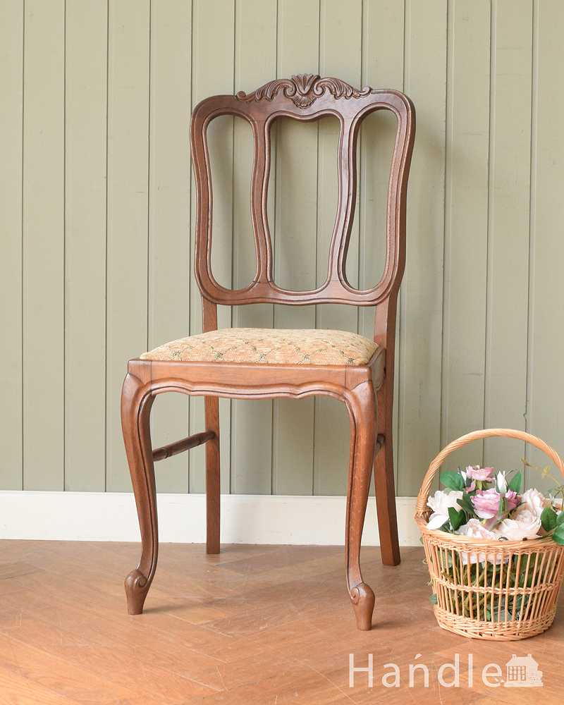 美しい装飾と座り心地のいい張り座のエレガントなアンティーク