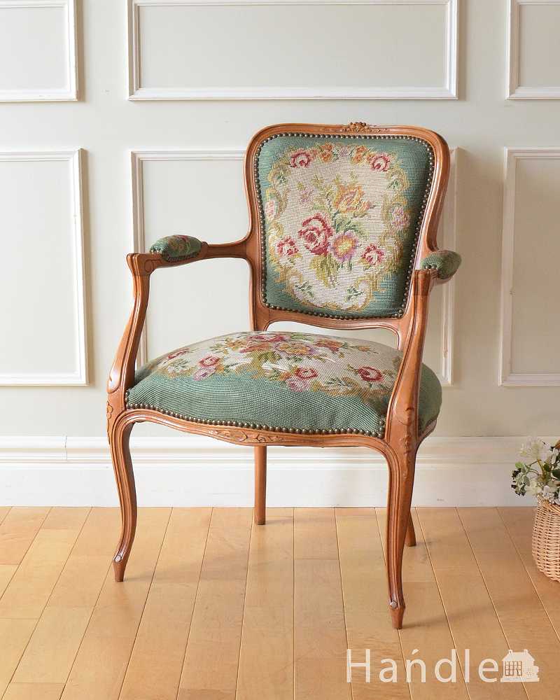 フランス生まれのバラの刺繍が美しいアンティークプチポワンチェア(j