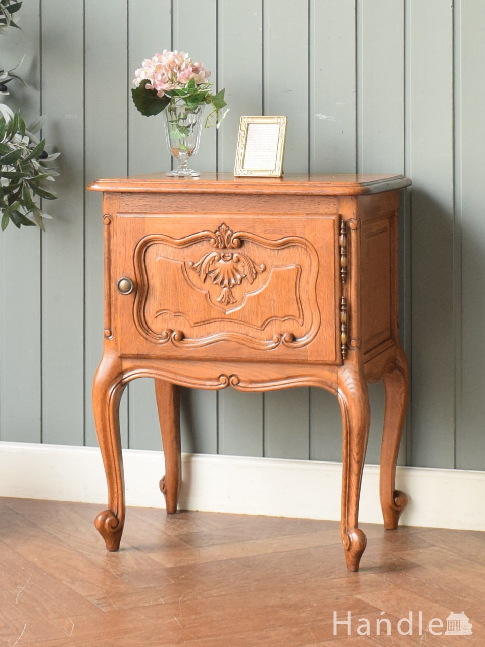 マホガニー材のアンティーク家具、英国のおしゃれなベットサイド