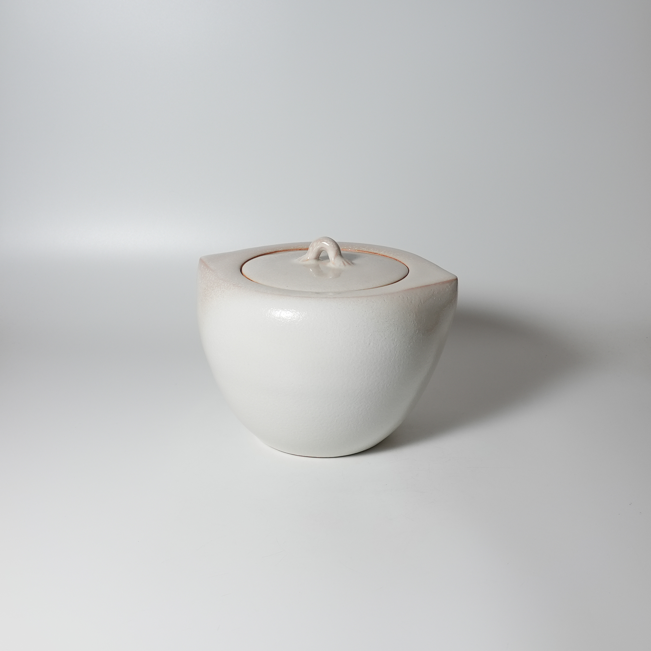 白釉水指 15代坂倉新兵衛 山口県指定無形文化財保持者 | 萩焼屋