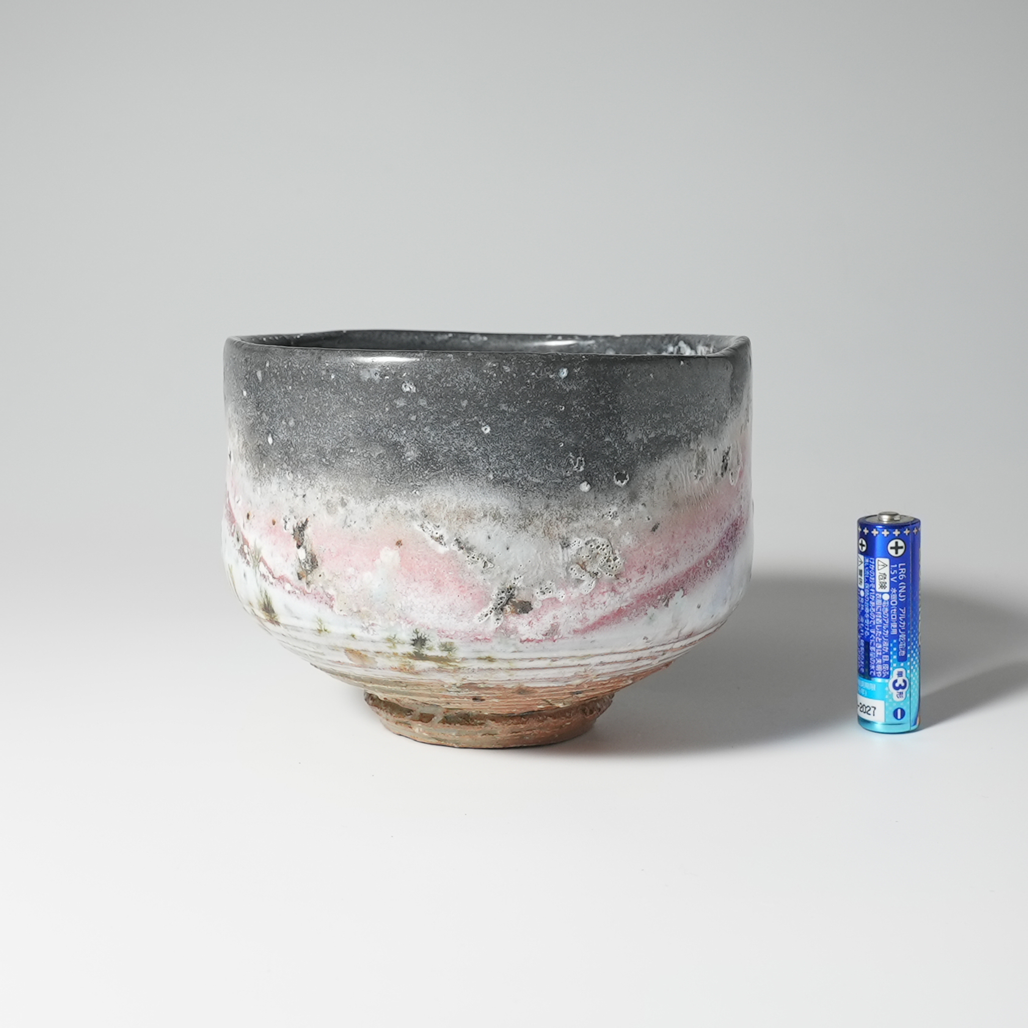 灰被虹彩茶碗 13代田原陶兵衛作 萩焼 | 萩焼屋Hagiyakiya ネットショップ