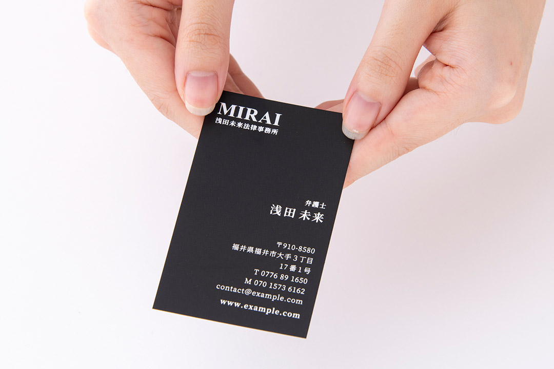 信頼をデザインする。個人事業主の「箔押し名刺」 | 高級名刺・箔押し