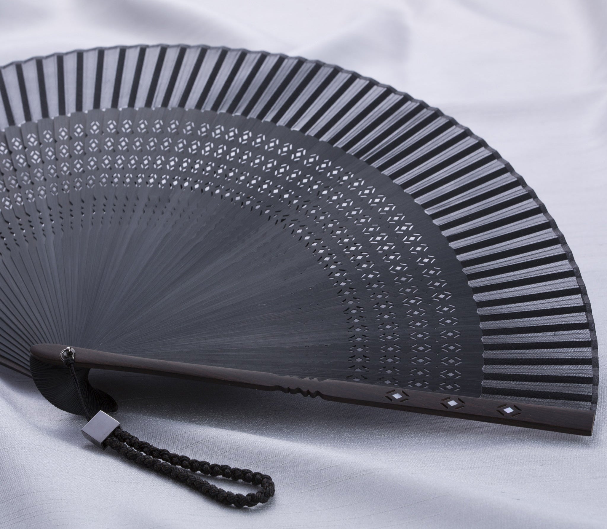 螺鈿親黒檀60間扇子セット-紳士-（全2種類） – 白竹堂オンラインショップ