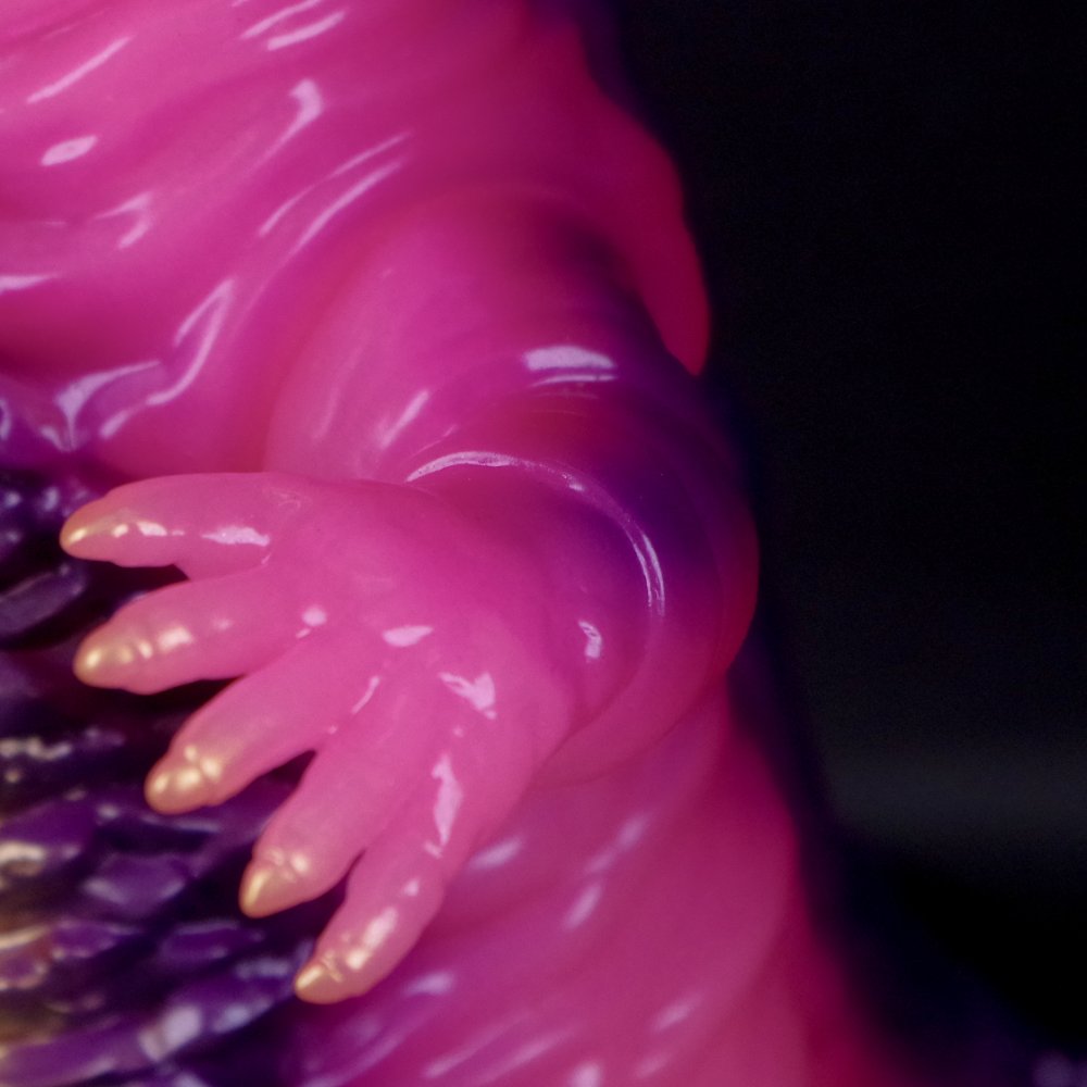 12月23日(月)18時より抽選開始】【STRANGE GALLERY】ゴモラ(桃蓄光)が