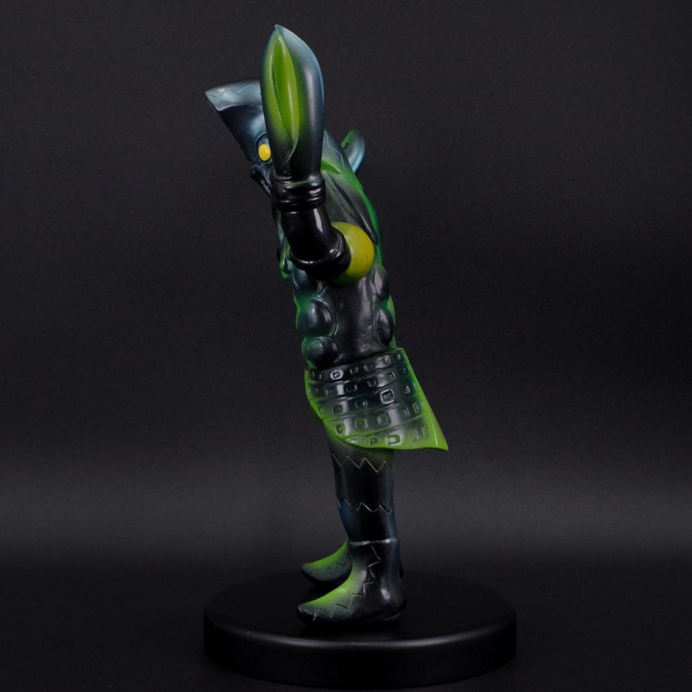 4月26日(土)より販売開始】【マルサン】バルタン星人五代目350 怖れ