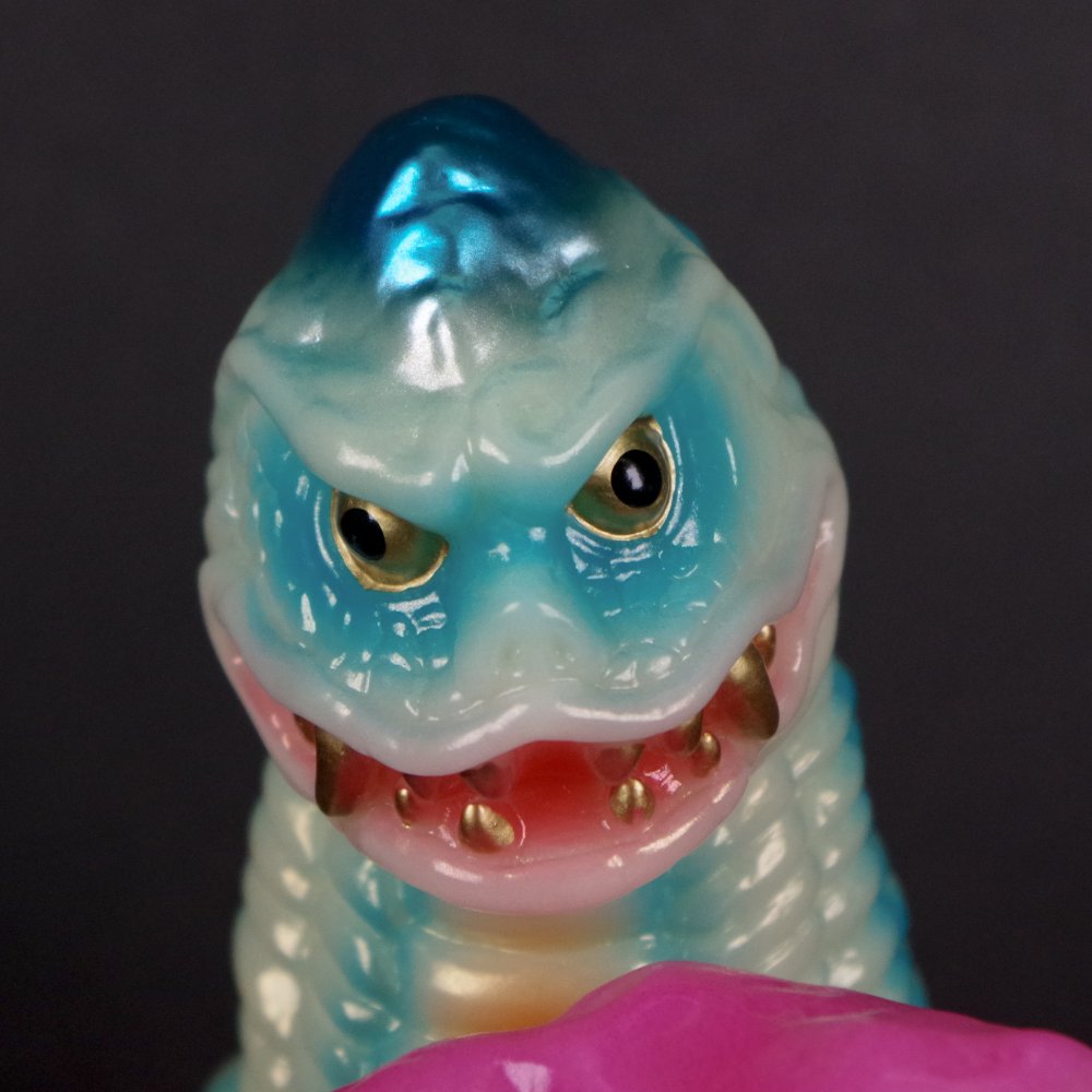 1月22日(水)18時より抽選開始】【STRANGE GALLERY】レッドキング(蓄光