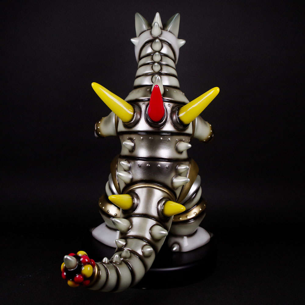 墓場の画廊×ドリームロケット第二弾‼︎暗闇で光る、怪獣ロボットが出現