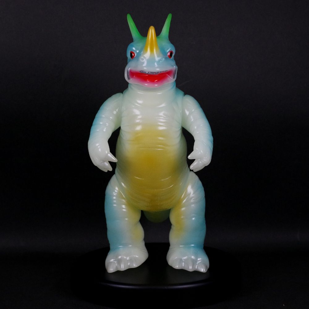 10月11日(水)より《ULTRAMAN POP UP in hankyumens》で販売開始