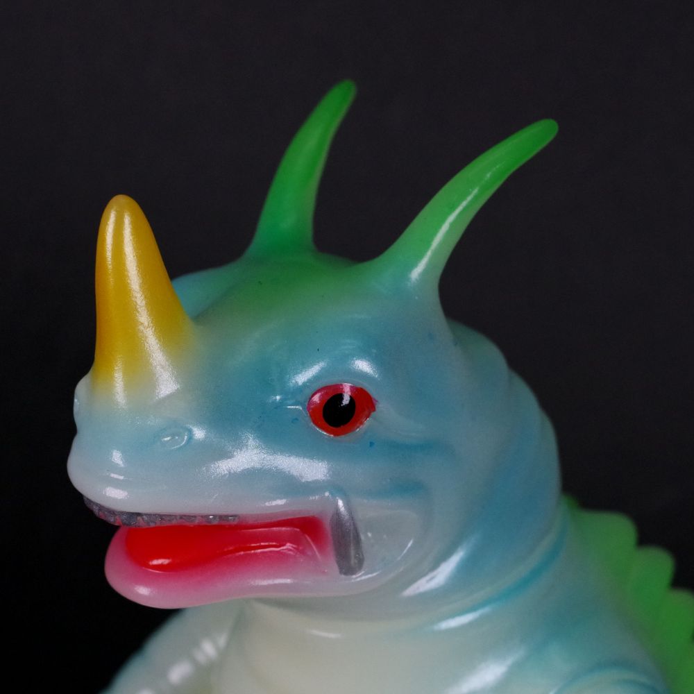 11月4日(土)より販売開始】【ブルマァク】ネロンガ(蓄光ブルー)/ドラコ