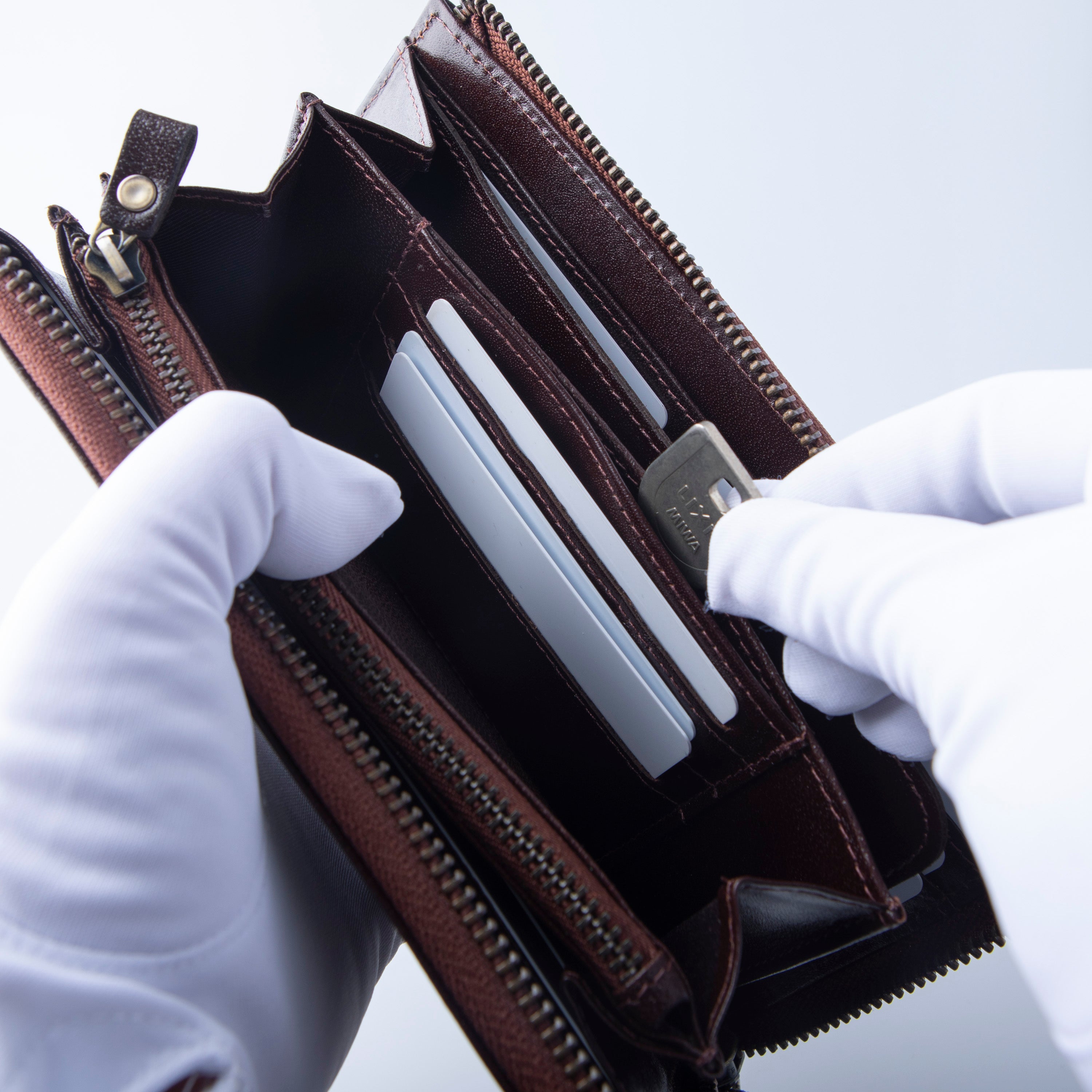 自分の部屋と同じように、空間をデザインした本格革財布 防水仕様