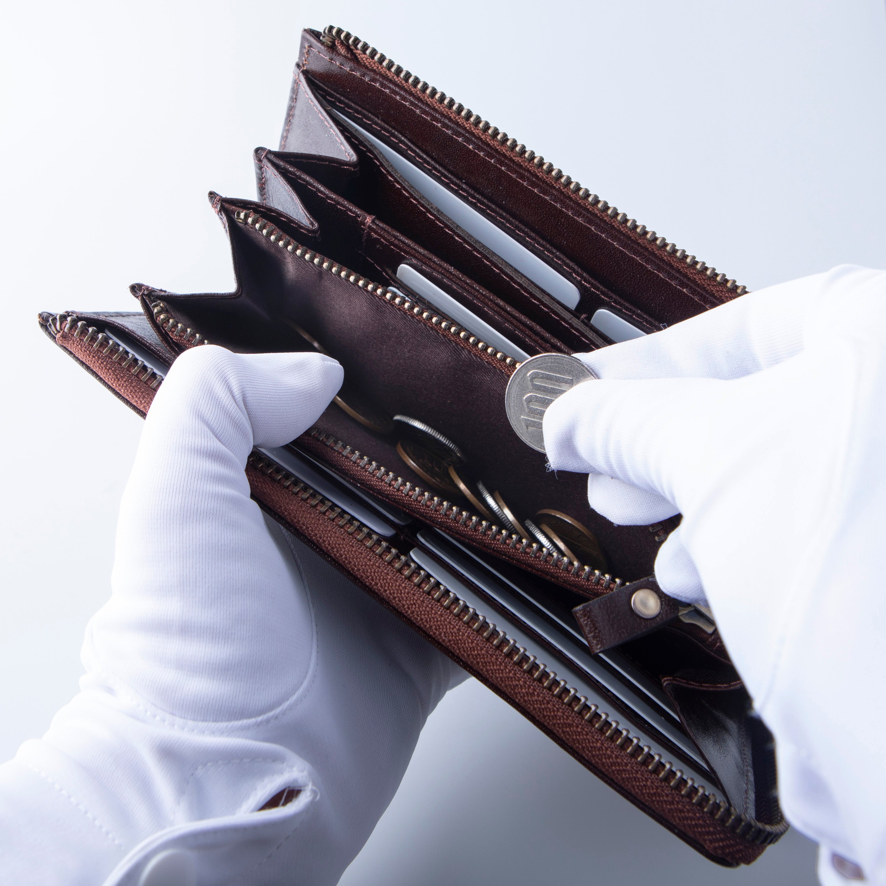 自分の部屋と同じように、空間をデザインした本格革財布 防水仕様