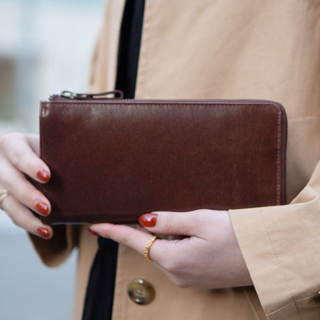 自分の部屋と同じように、空間をデザインした本格革財布 防水仕様