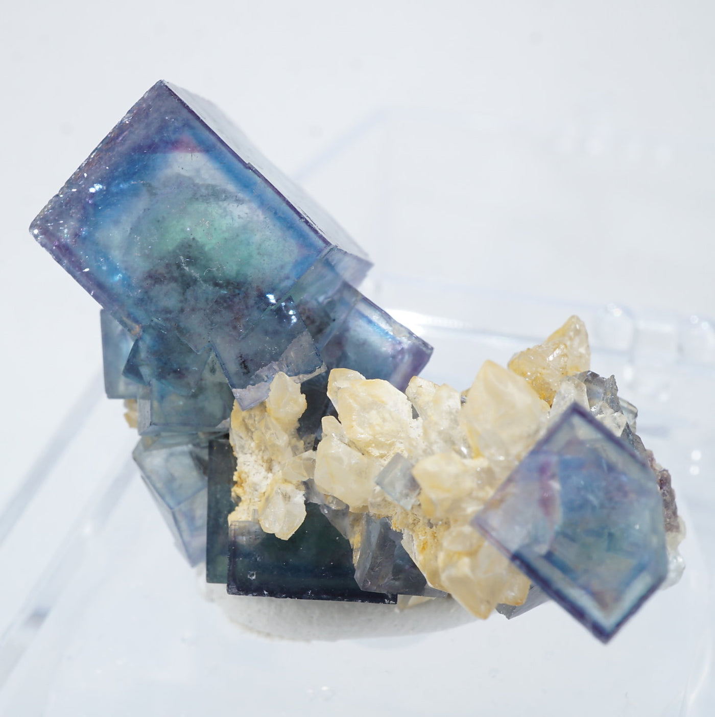 ナミビア・オコルス産 フローライト – 天然石ハッピーギフト