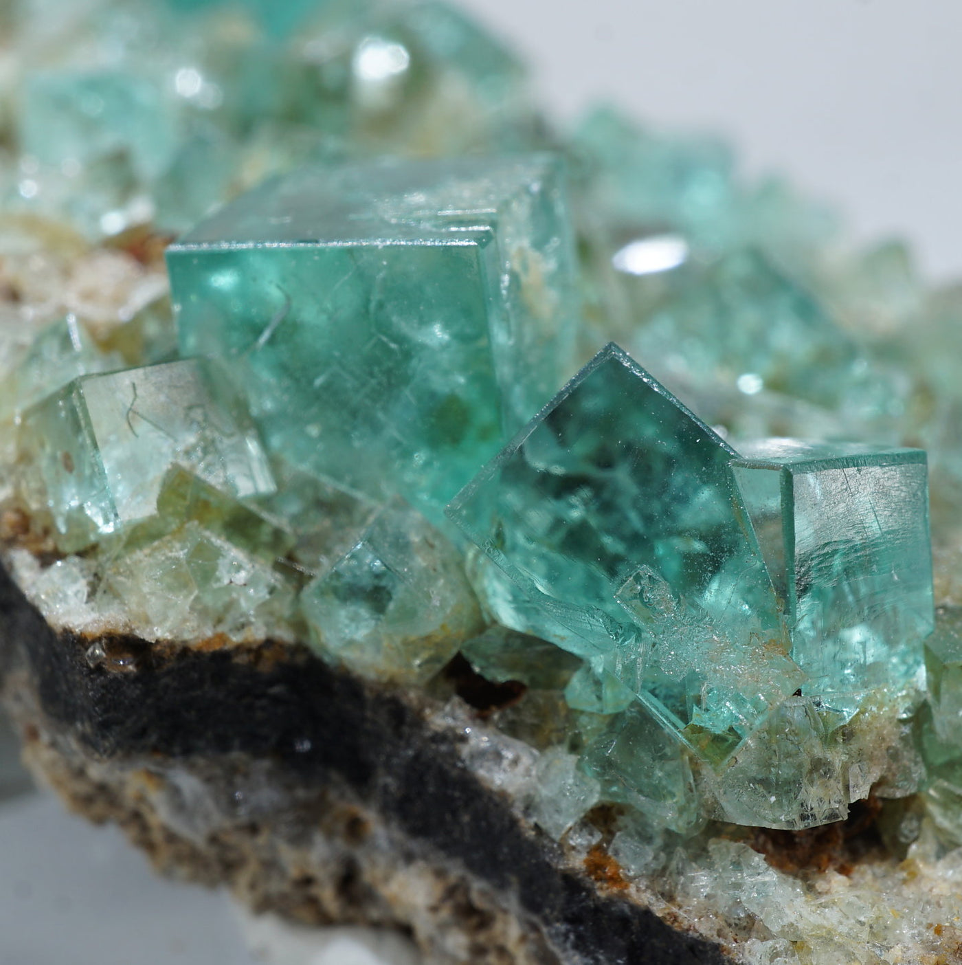 イギリス ロジャリー鉱山産 フローライト |ハッピーギフト – 天然石