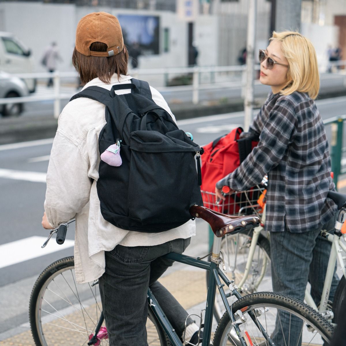 自転車乗り用のバックパックの決定版 / BLUE LUG THE DAY PACK – HATCH