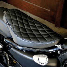 Rough Crafts ダイアモンドステッチ ソロシート スポーツスター用