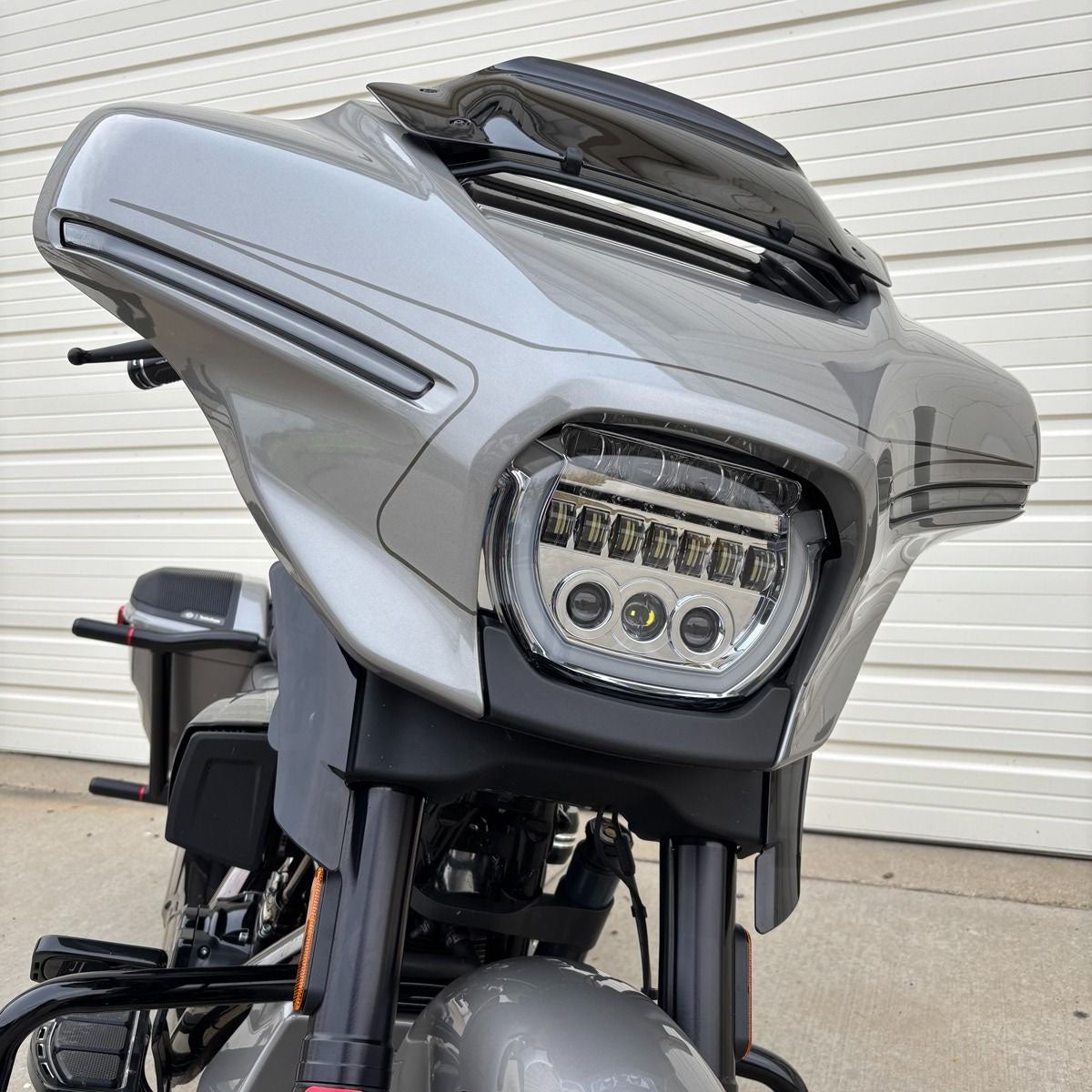 ハーレー、ツーリングモデル用ヘッドライト｜ハーレーカスタムパーツ専門店