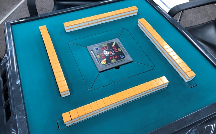 今すぐ動画で麻雀の全自動卓の仕組みがわかる！点数表示から最新機能