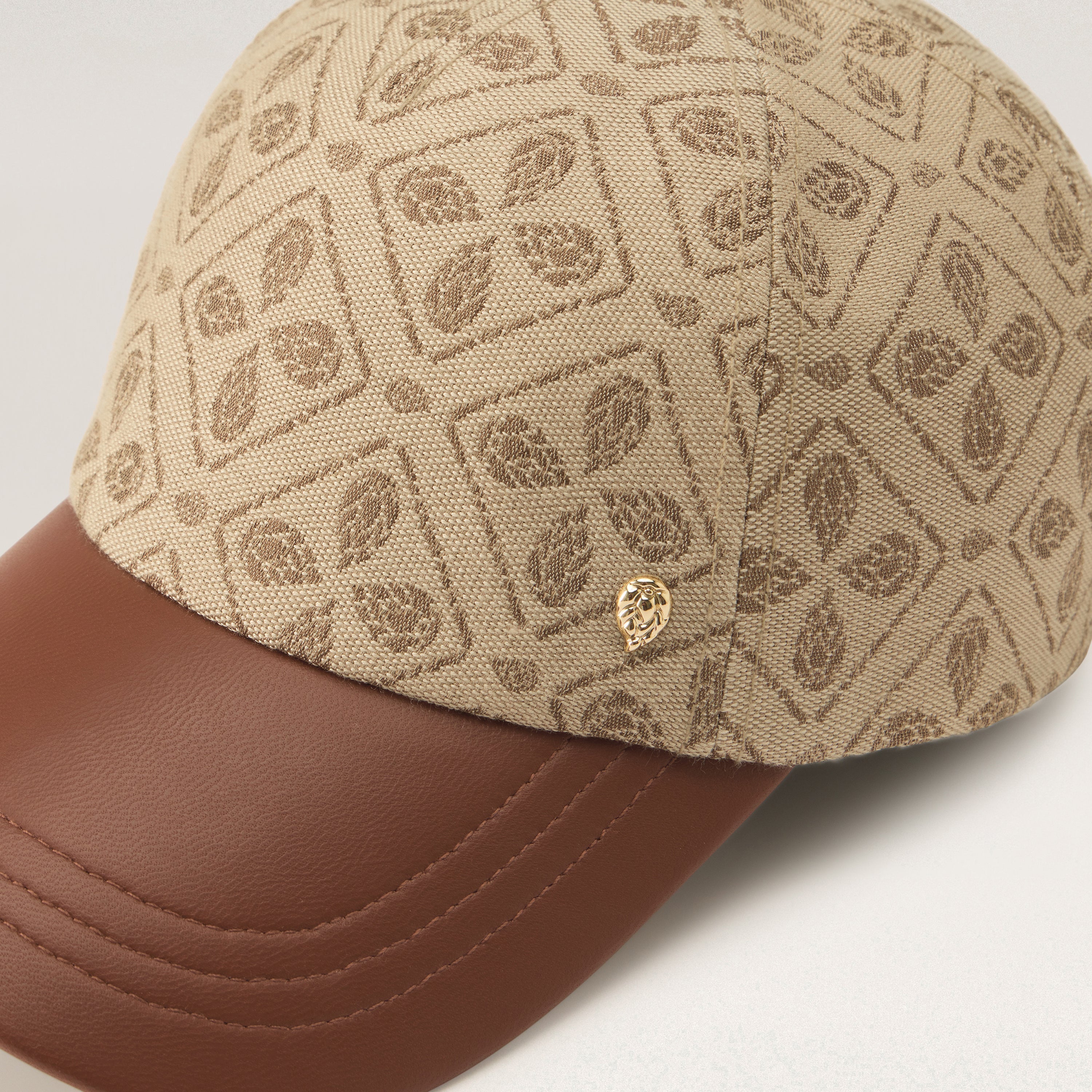 Buy Kennedy Jacquard Cap - Jacquard Latte - Helen Kaminski