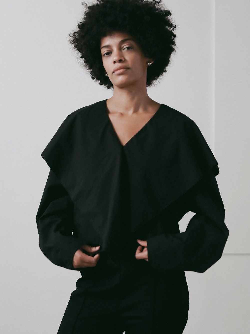 フレアカラーブラウス | Blouse | HER. Online Store