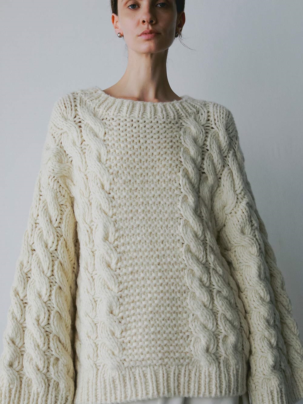 ハンドケーブルニットプルオーバー | Knit | HER. Online Store