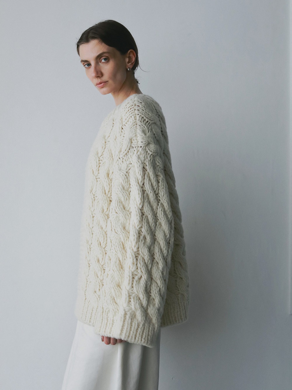 ハンドケーブルニットプルオーバー | Knit | HER. Online Store