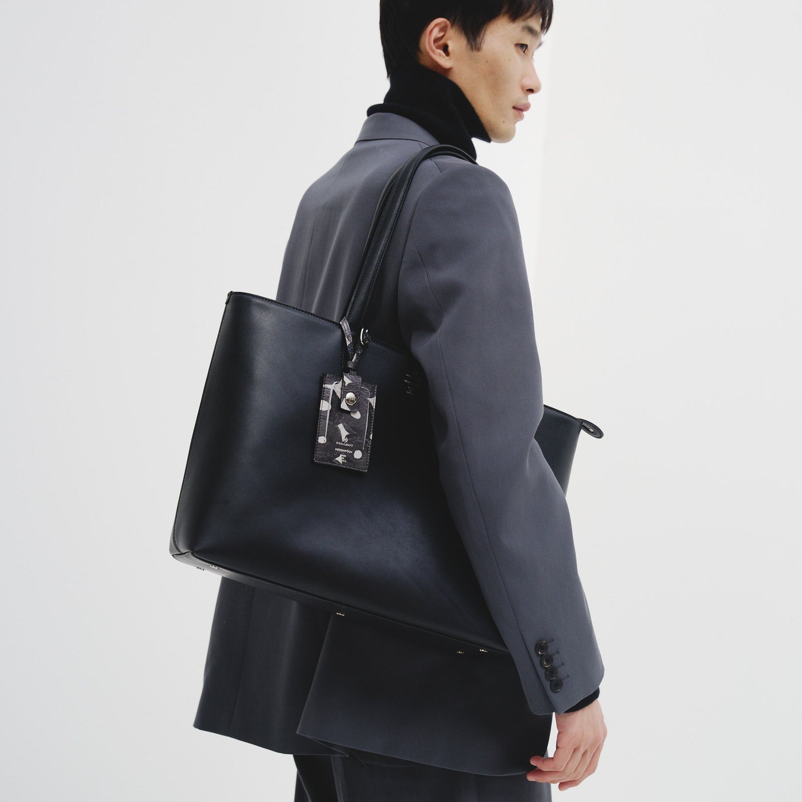 レザートートバッグ「（無題）（丸）」 – HERALBONY