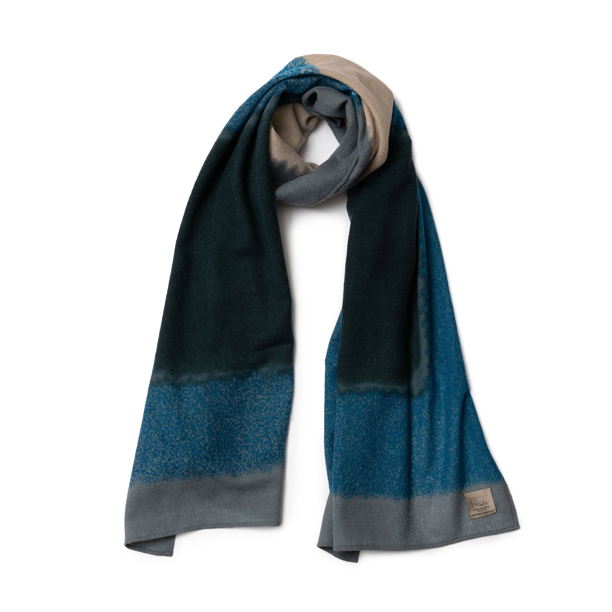 Hinata／SOU・SOUコラボ_ウール浸透染めストール 二十重（黒緑色✕亜麻