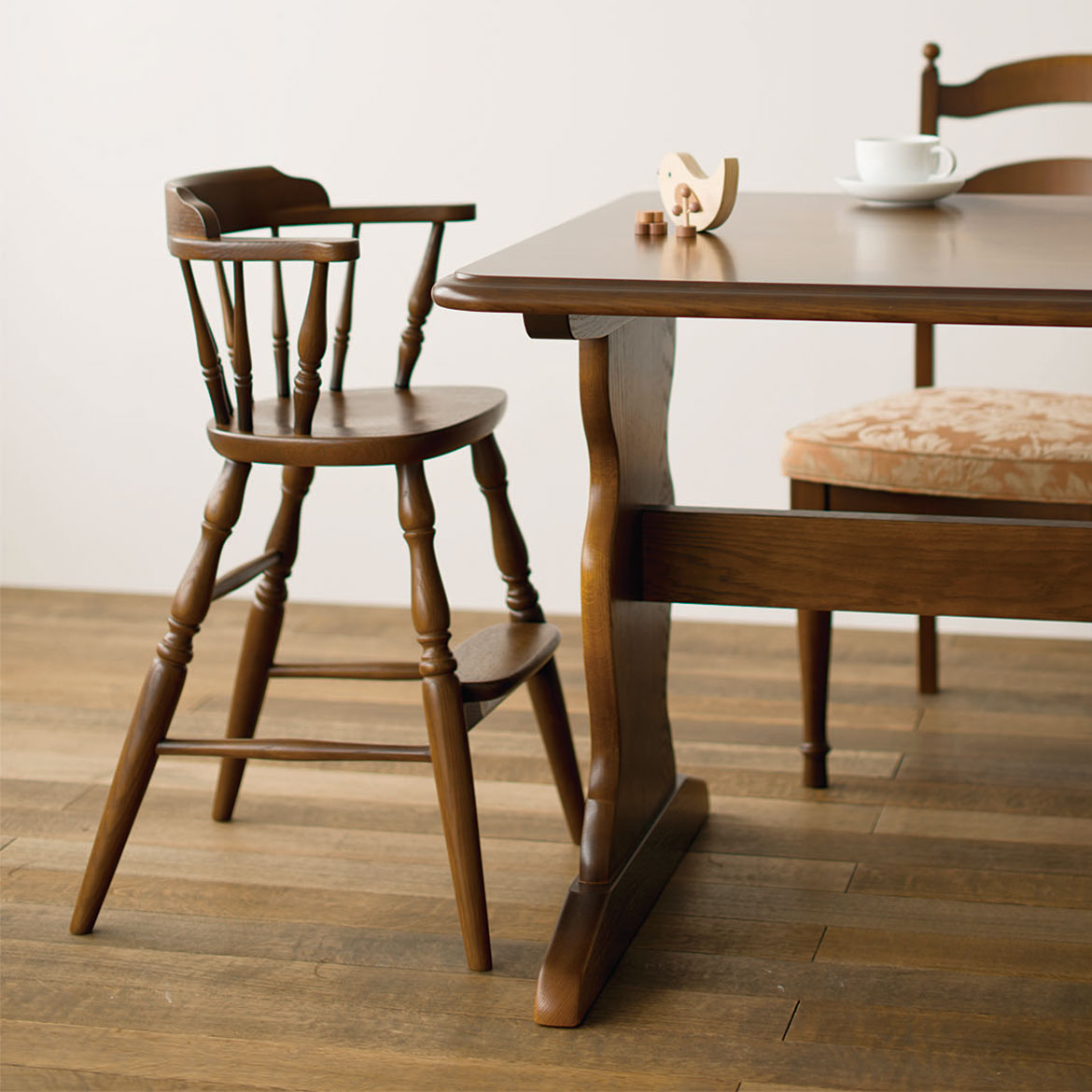 飛騨産業】木製ハイチェア 1脚 飛騨産業】木製ハイチェア 1脚