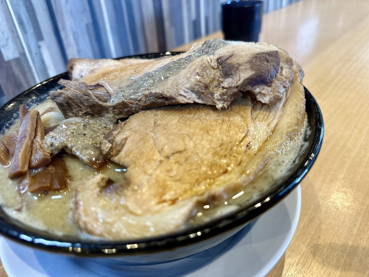 長尾中華そば 東バイパス店】で朝から唱える質量MAXの禁断呪法「ごくに