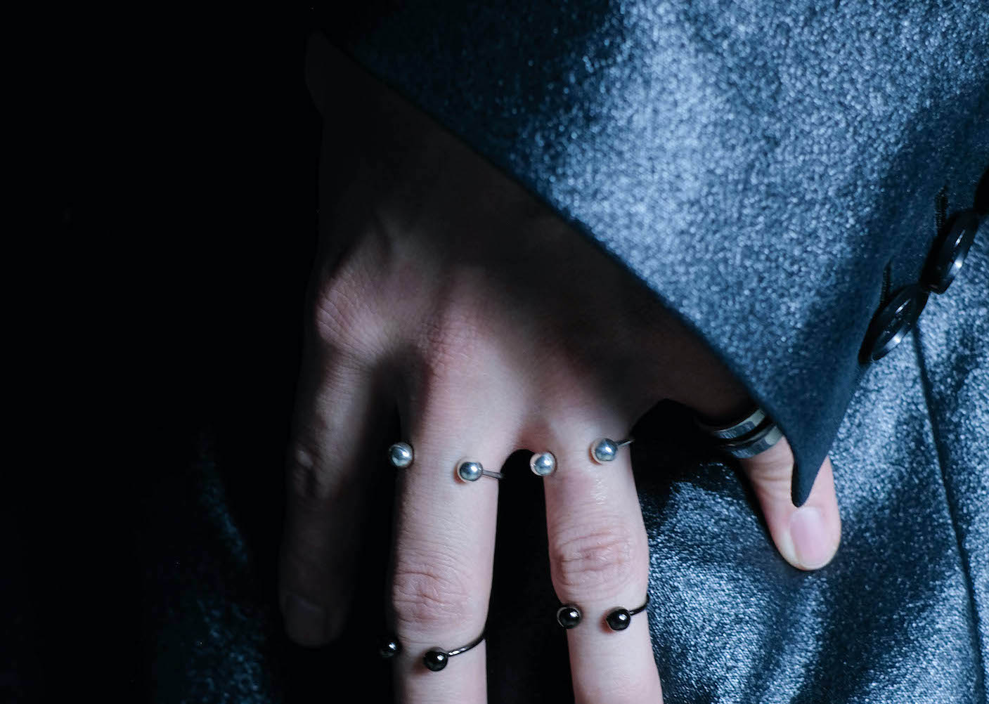 JOHN LAWRENCE SULLIVAN×YOSHiKO CREATiON、新作アクセサリーが一斉