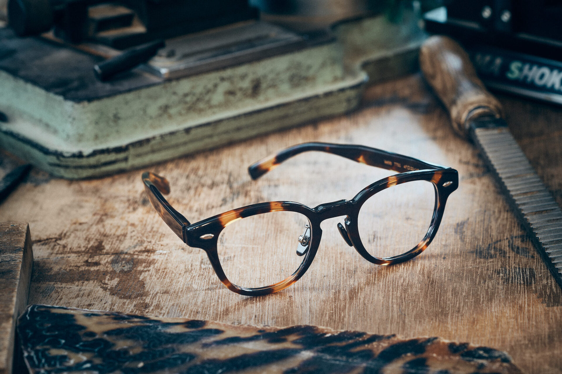 EYEVAN特注のべっ甲眼鏡が登場 | HIGHSNOBIETY.JP（ハイスノバイエティ）