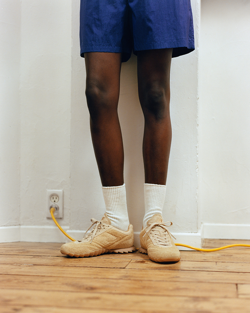 AURALEE × New Balance、コラボスニーカー「RC30」発売 | HIGHSNOBIETY