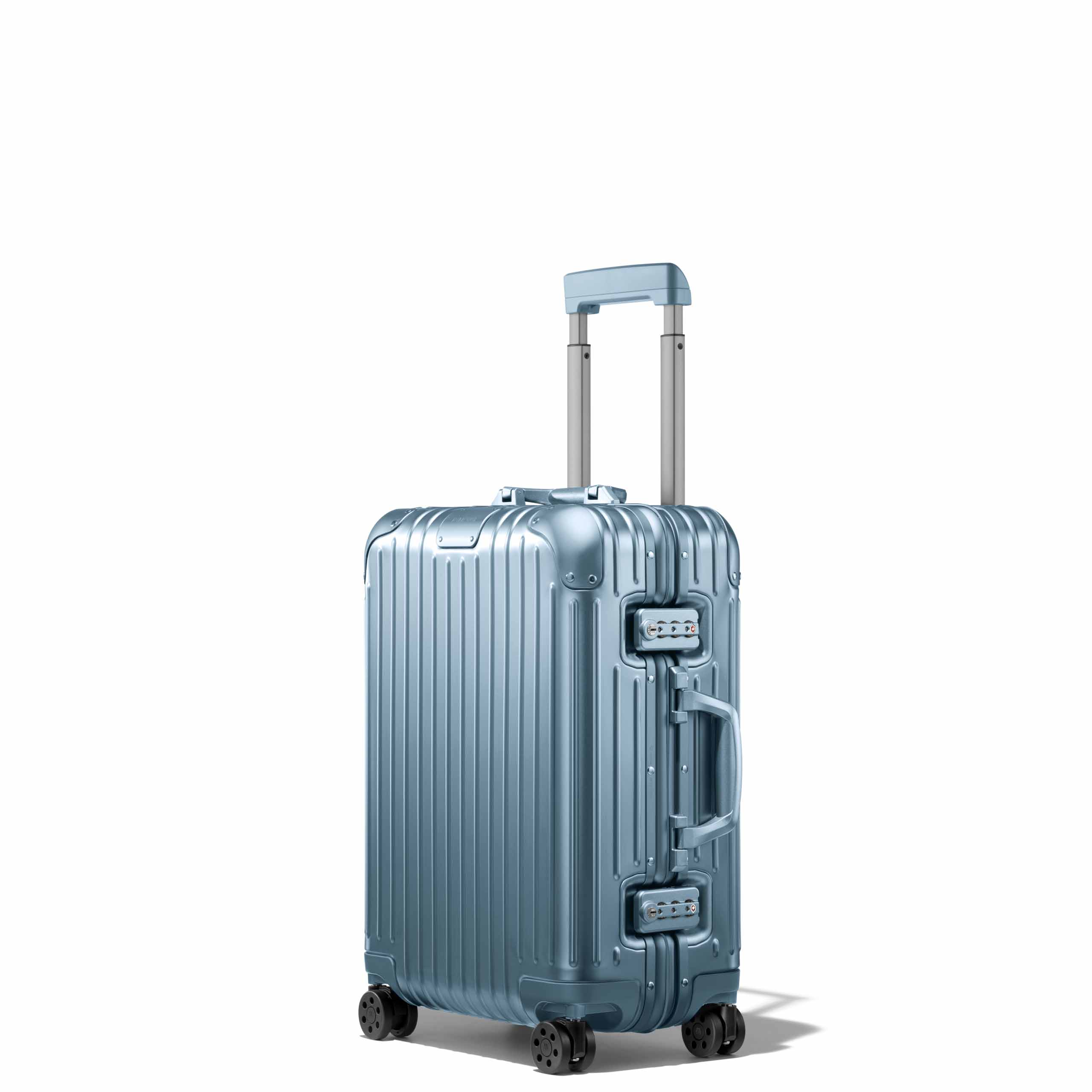 RIMOWA、北極海のブルーに着想した新色カプセルコレクション登場