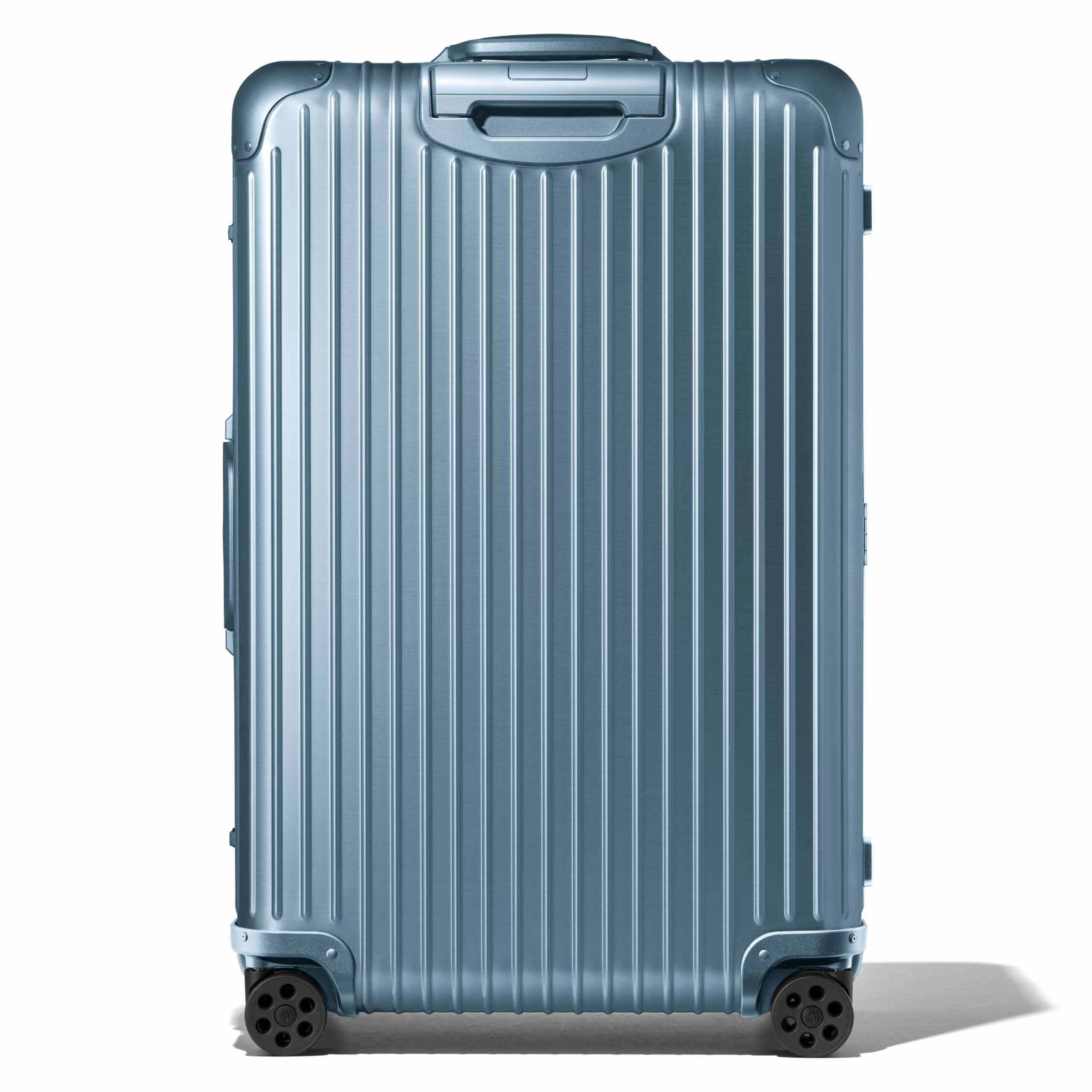 RIMOWA、北極海のブルーに着想した新色カプセルコレクション登場