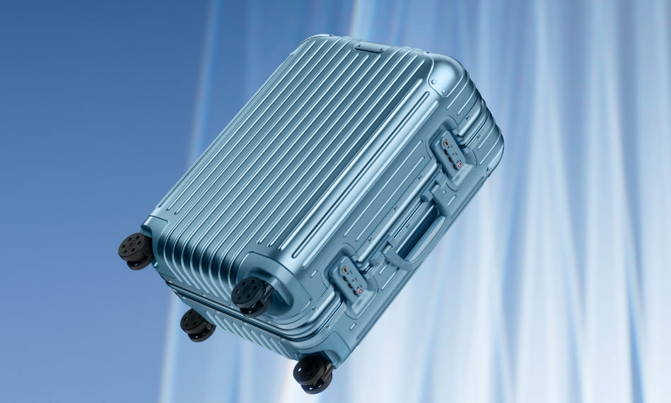RIMOWA、北極海のブルーに着想した新色カプセルコレクション登場