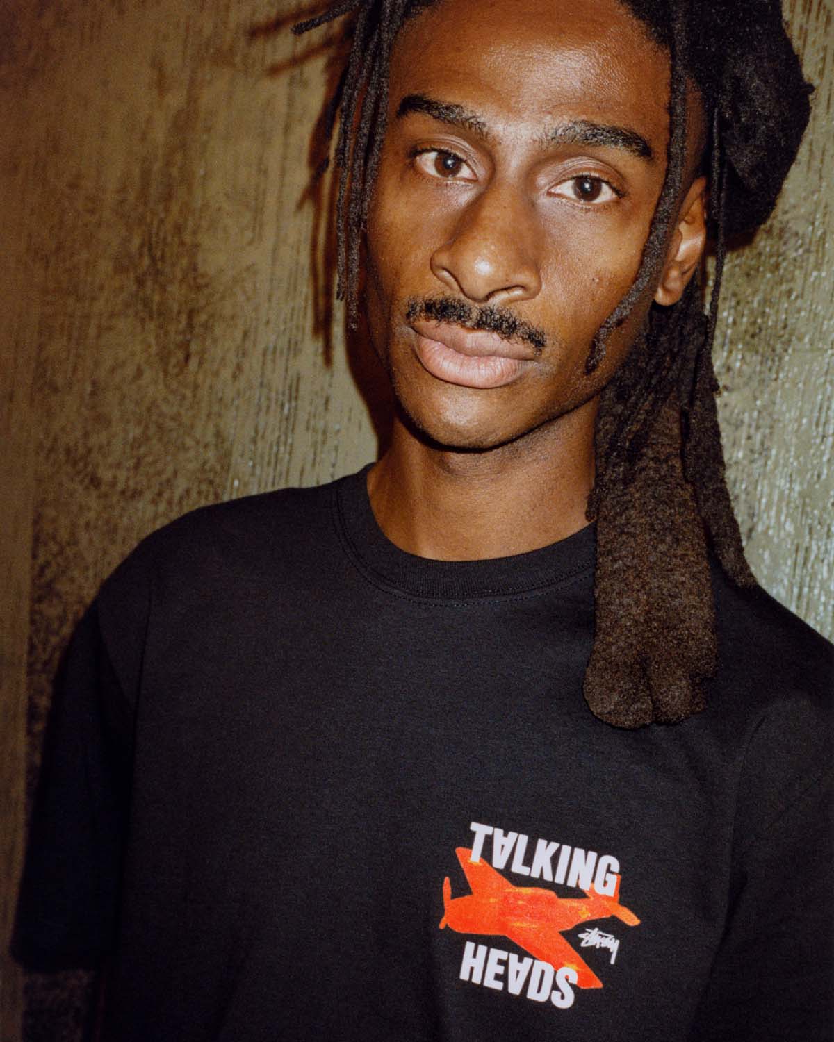 STÜSSY、ロックバンド「Talking Heads」とのコラボアイテム発売