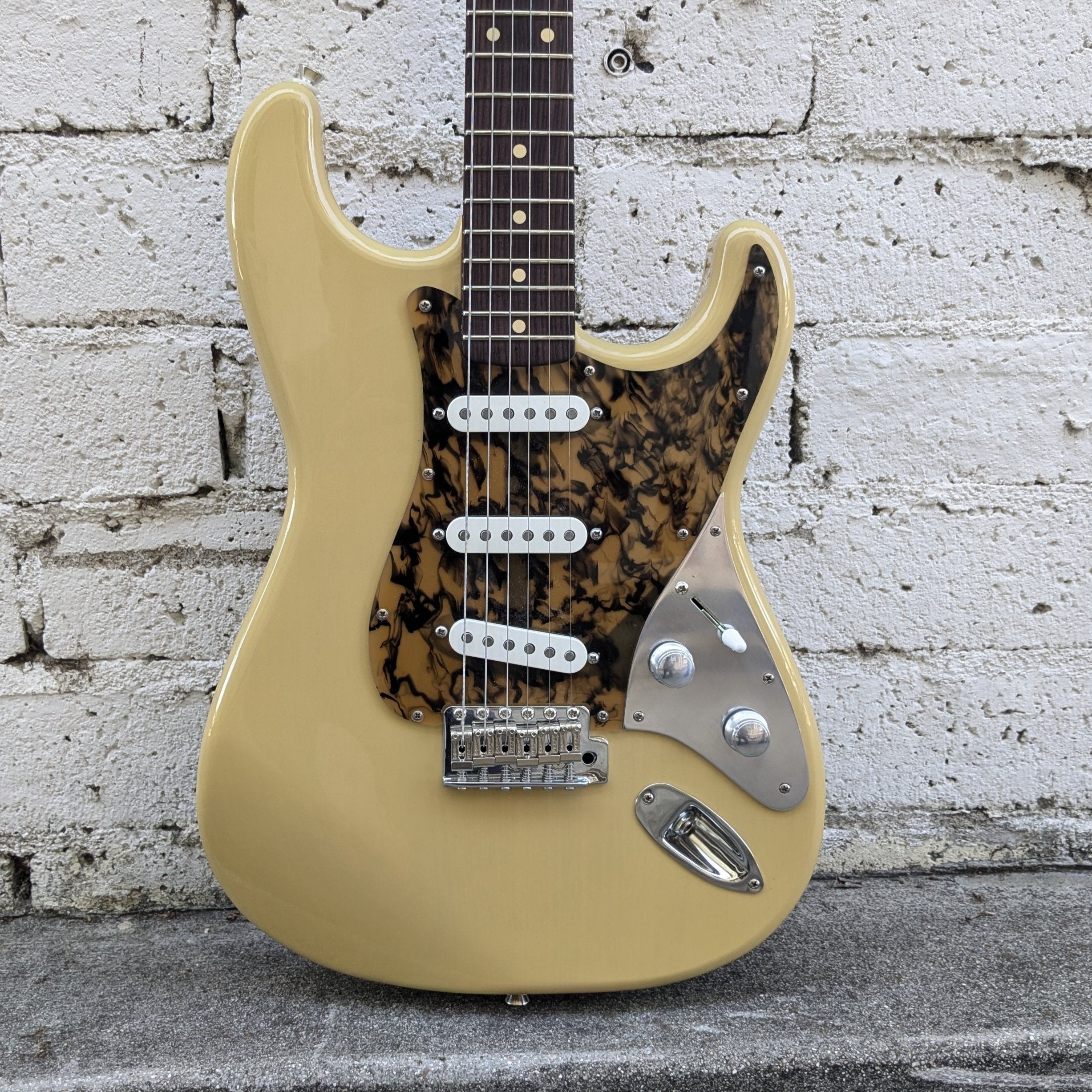 Stray Hawk - Dirty Blonde – High Spirit Guitars