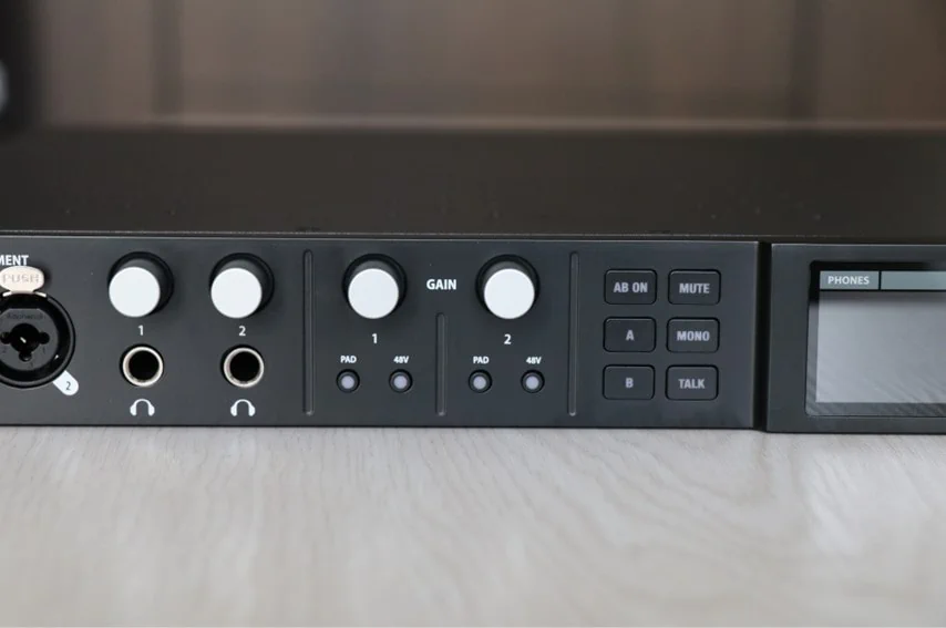MOTU 828をレビュー。卓越したオーディオクオリティと機能性を実現した