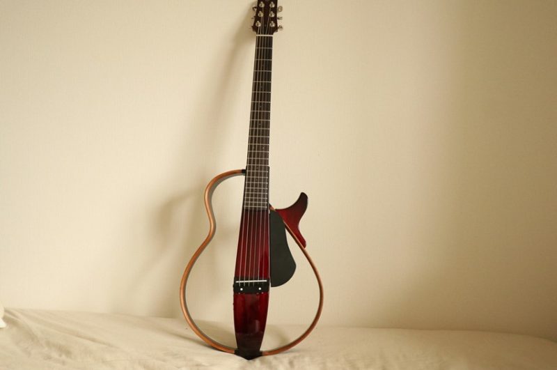 ヤマハのサイレントギター SLG200Sをレビュー。自宅練習におすすめで