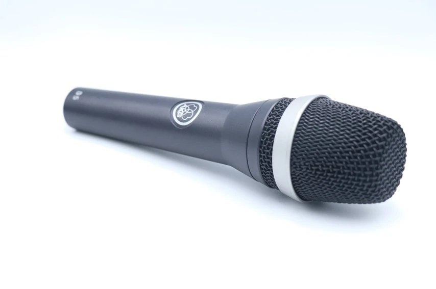 AKG D5-Y3をレビュー。1万円未満で買える本格的なマイク | 弾き語りす