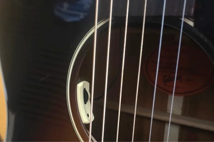 L.R.Baggs Anthemをレビュー。マイクとピエゾの音をブレンドできる高