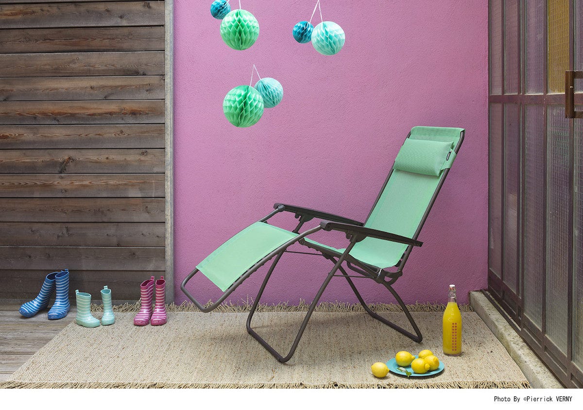 ラフマ」が“ゼログラヴィティ姿勢理論”に基づいたリクライニングチェア