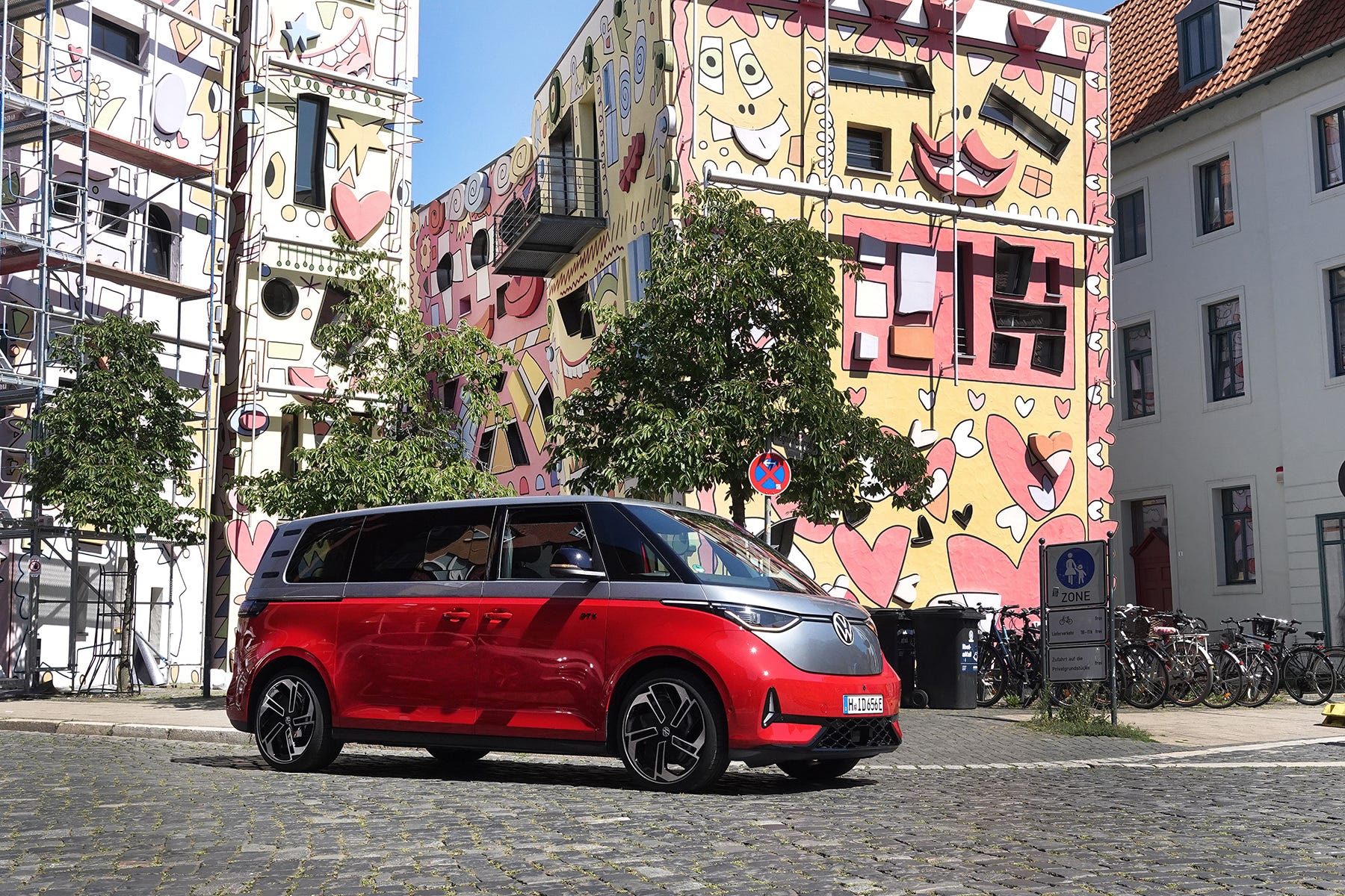 ワーゲンバス、愛され続ける名車の歴史。新型EVにも引き継がれたその