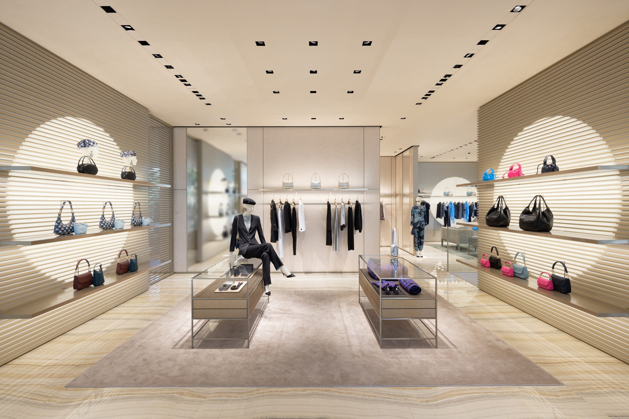 国内初のカフェも話題！ ジョルジオ アルマーニ 表参道店が誕生